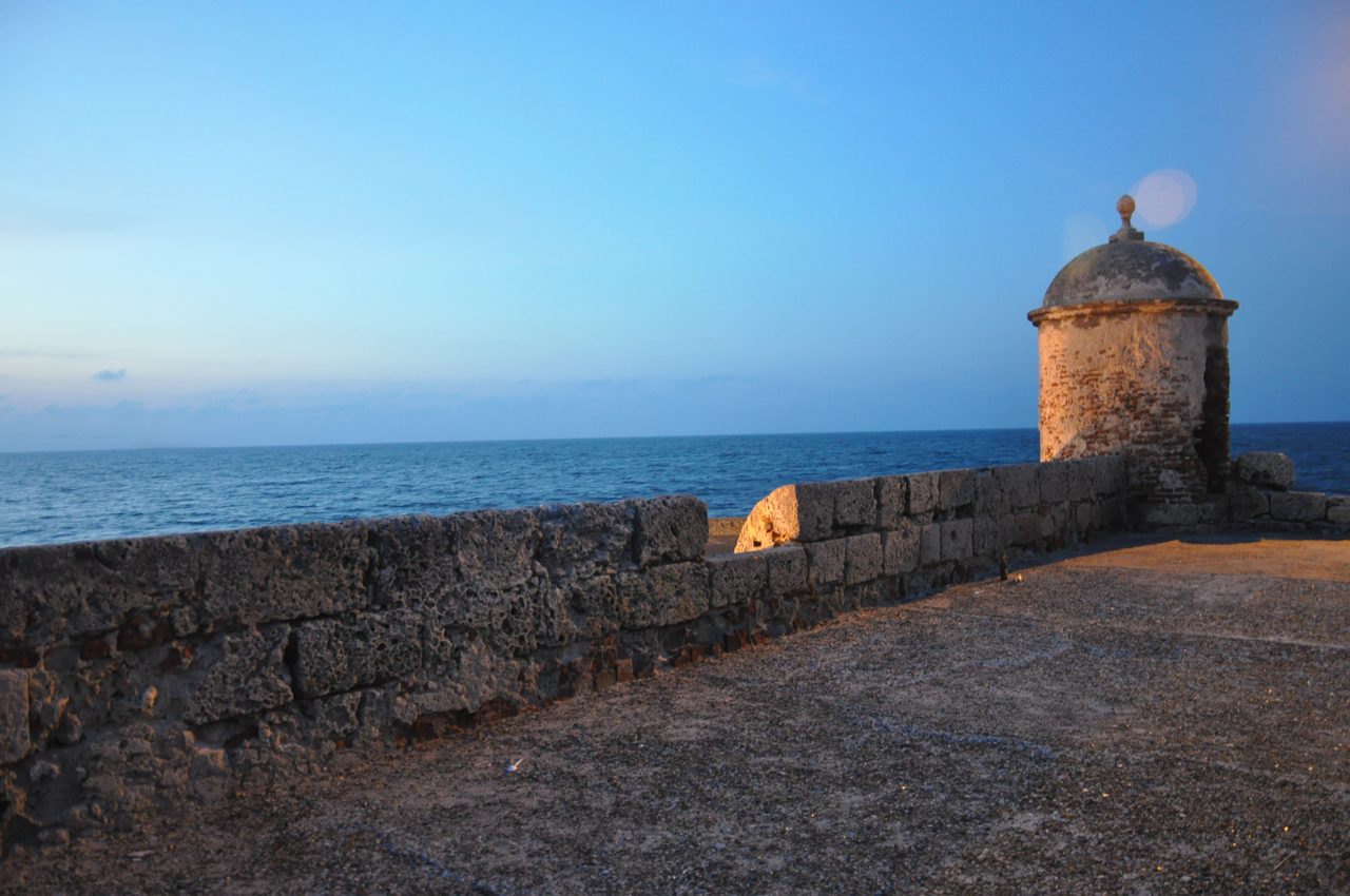 Ciudad Amurallada de Cartagena de Indias junto al mar Caribe