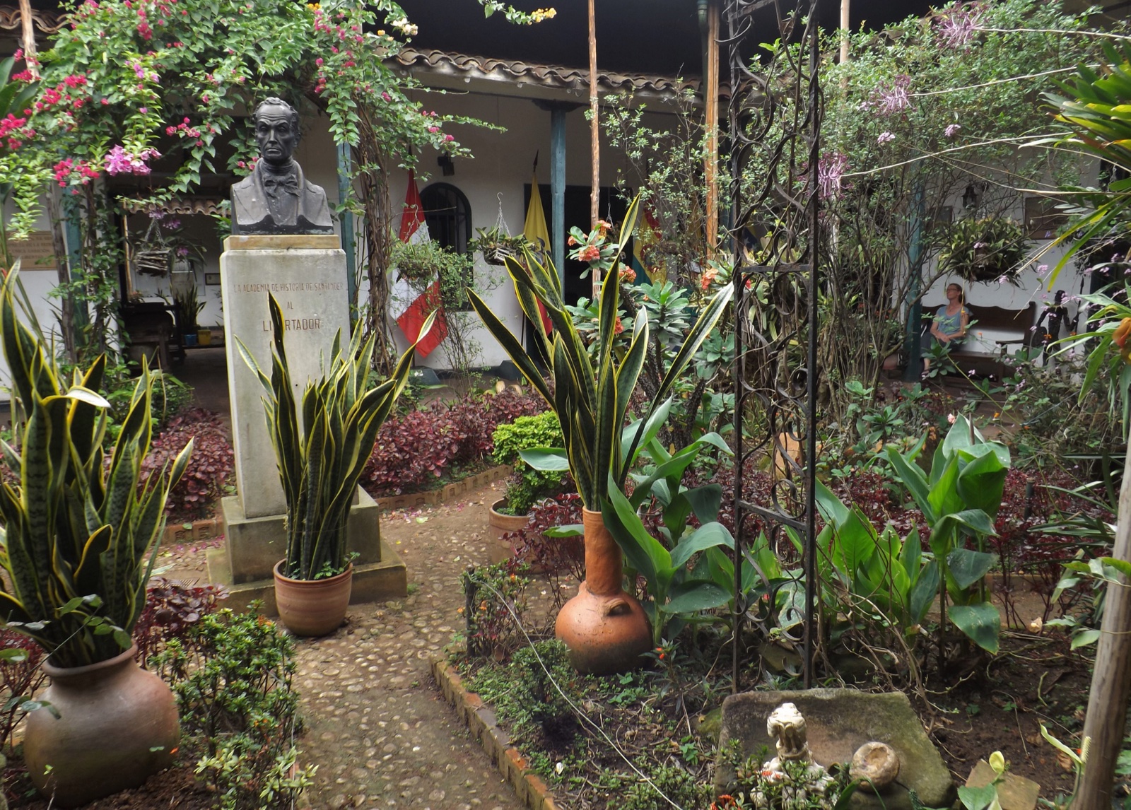 Jardín interior de la Casa de Bolívar en Bucaramanga