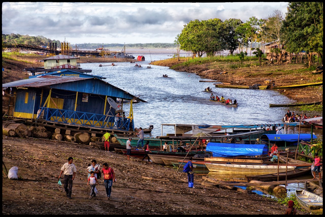 Río Amazonas y selva cerca de Leticia, Colombia