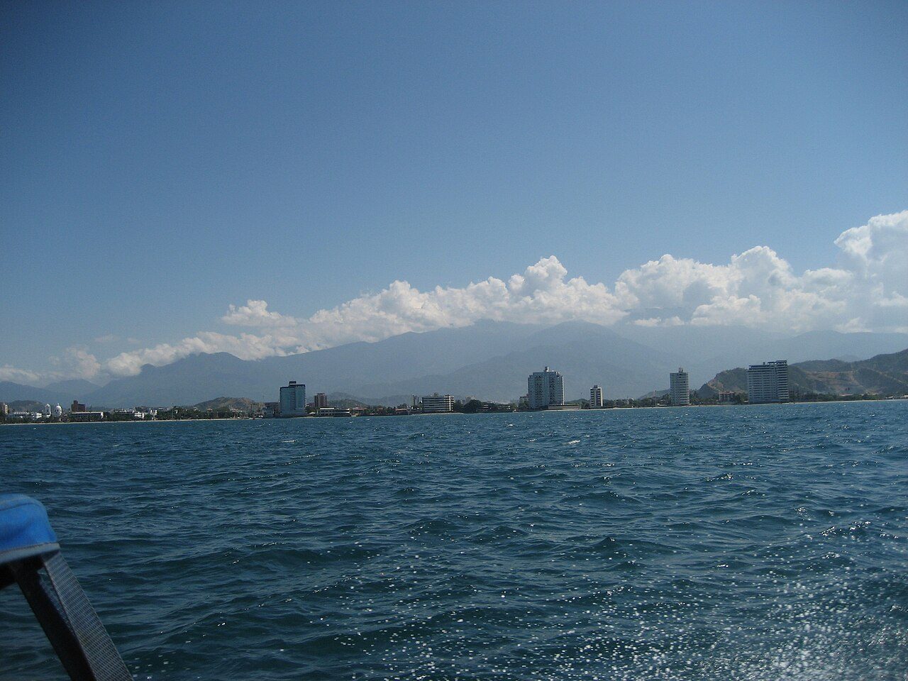 Santa Marta entre el Caribe y la Sierra Nevada